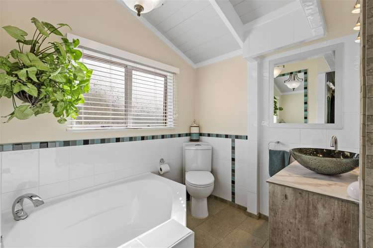 673 East Coast Road Browns Bay_10