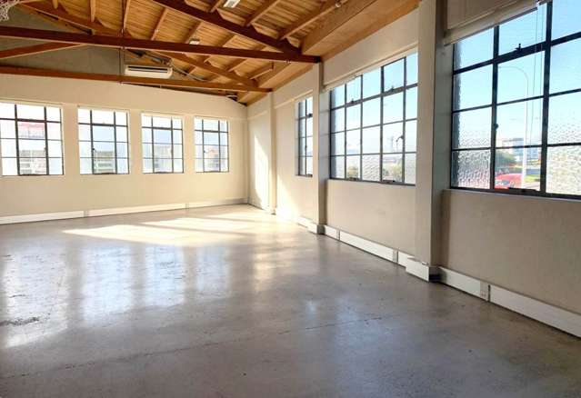 KINGSLAND CHARACTER OFFICE