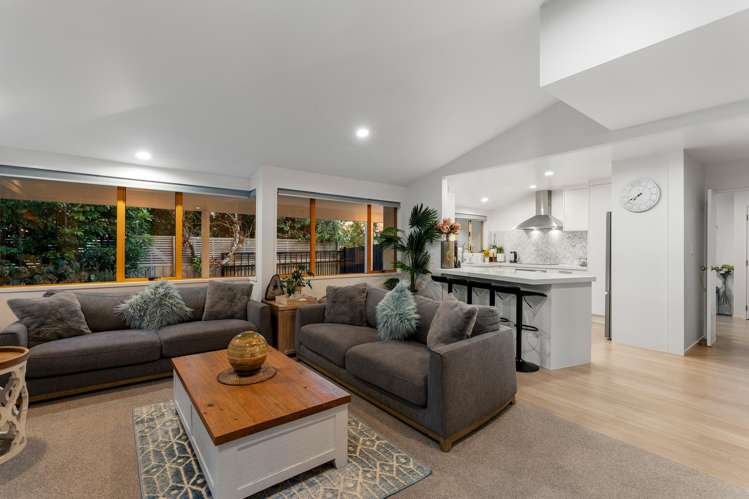 484 Beach Road Murrays Bay_13