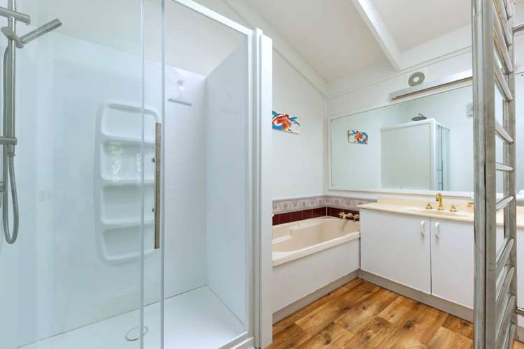 55 Bush Road Waiatarua_12