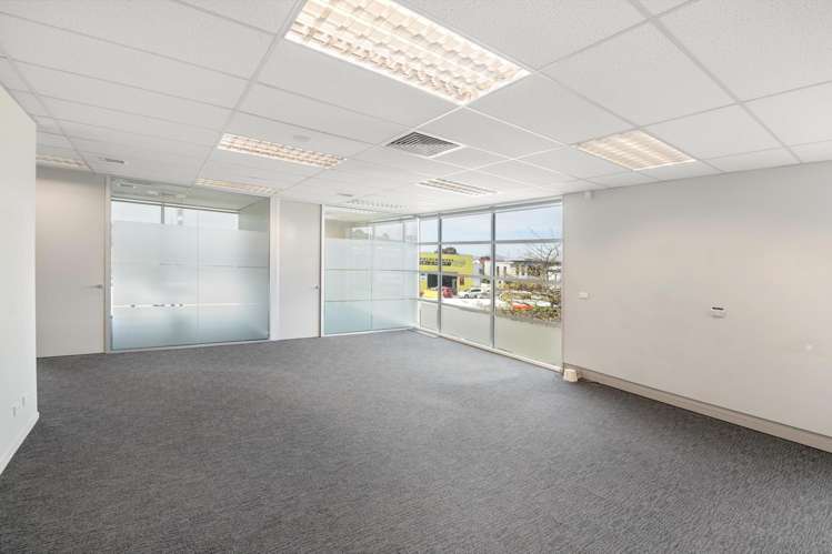First floor, 567 Wairakei Road Burnside_13