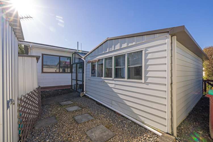 8 Deller Drive Carterton_14