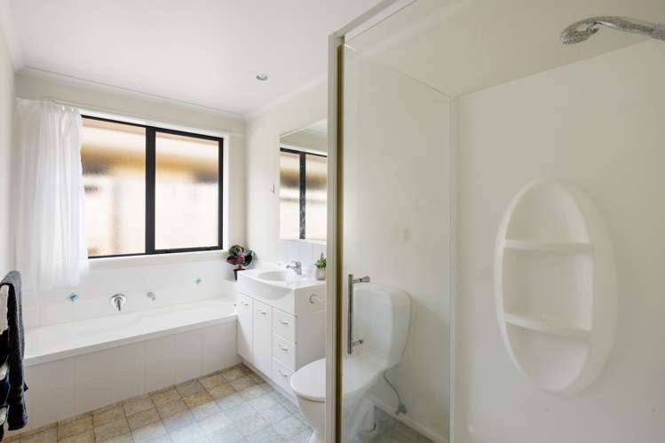 6 Willscarlet Lane Hamilton East_14