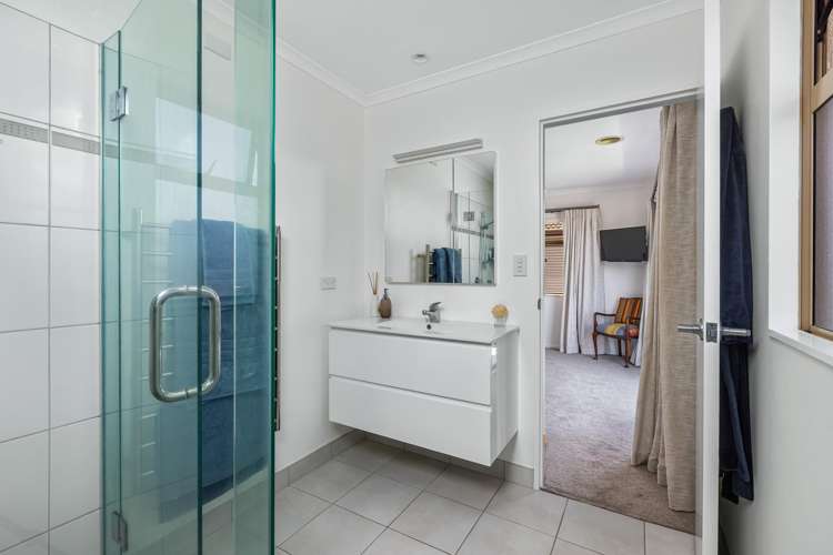 1/126 Whangaparaoa Road Red Beach_13