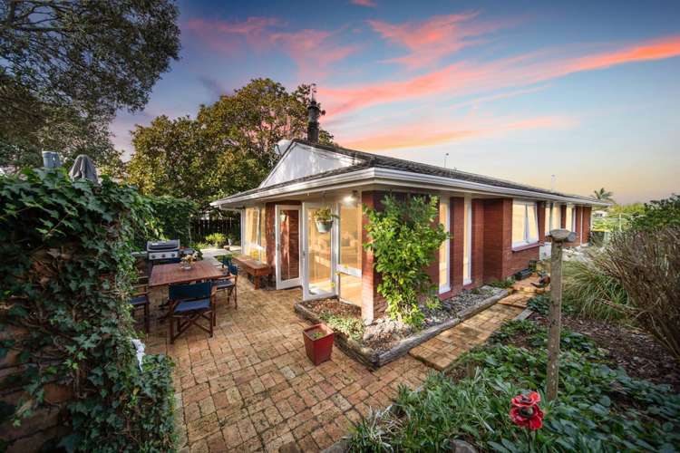 46 Meadway Sunnyhills_1