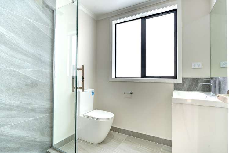 2/57 Waireka Road Rototuna North_4