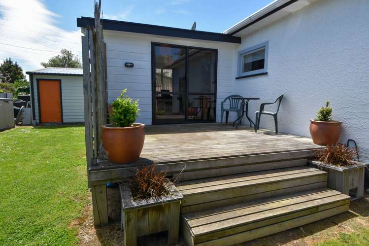 242a High Street South Carterton_17