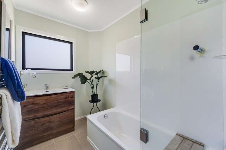 10 Oliver Twist Avenue Mellons Bay_18