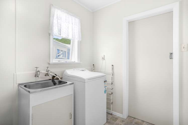 44 Russell Road Wainuiomata_17