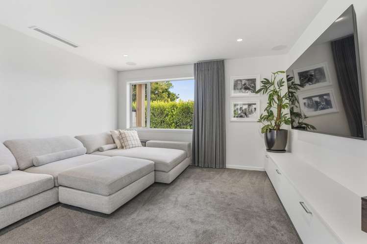 2/1 Gray Crescent Torbay_8