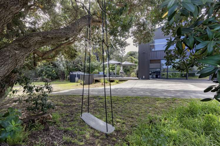 21 & 21a Beach Valley Road Piha_47