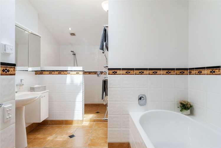 3/130 Beach Road Castor Bay_18