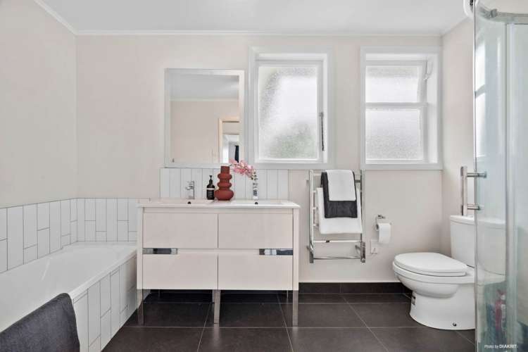 2 Marie Crescent Te Atatu South_20