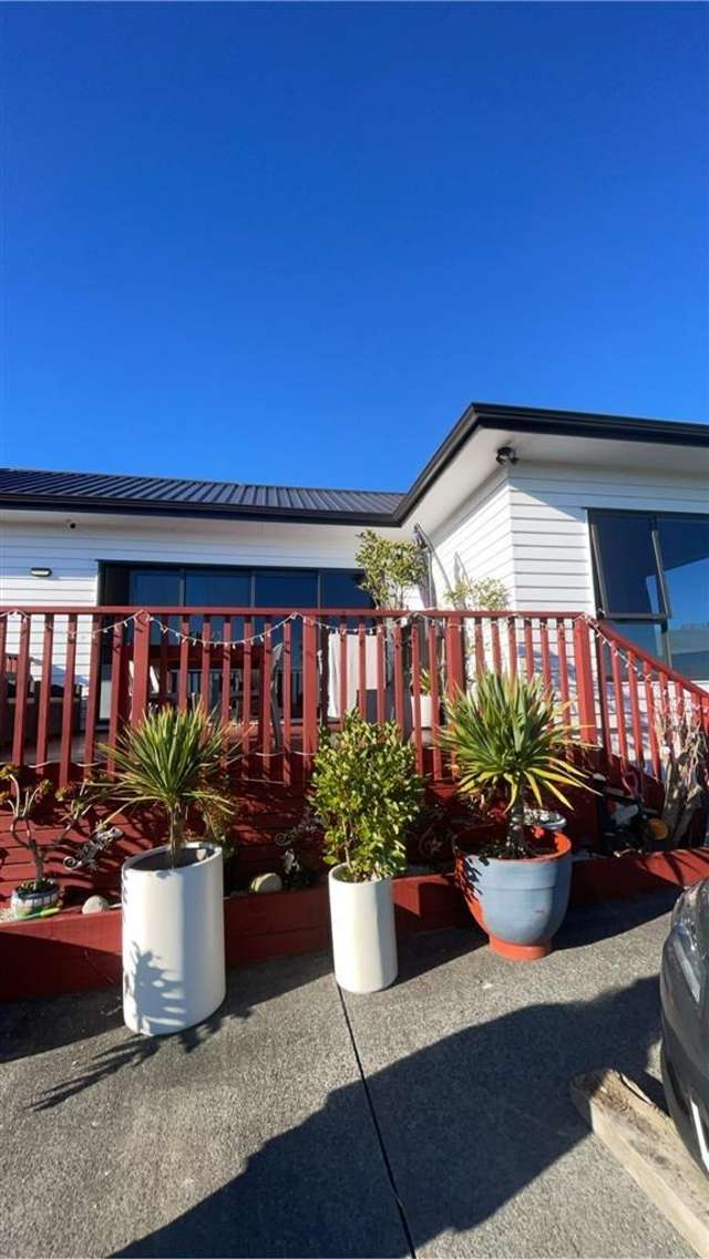 Hilltop Living with Stunning Panoramic Views