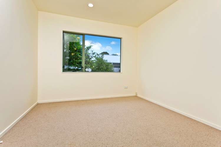 2/67 Lancaster Road Beach Haven_11