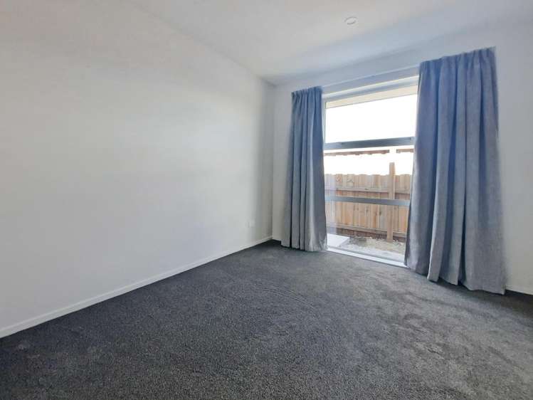 2 Monarch Drive 11103_5