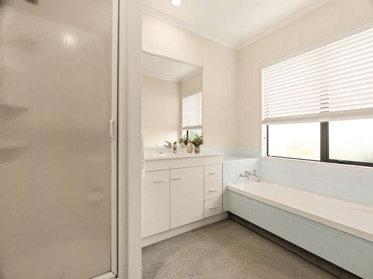 2 Luculia Drive Mt Maunganui_16