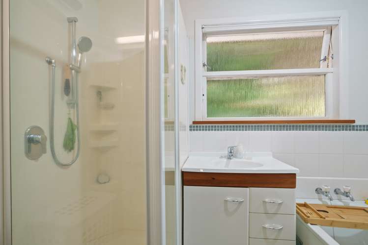 10 Haven Grove Naenae_26