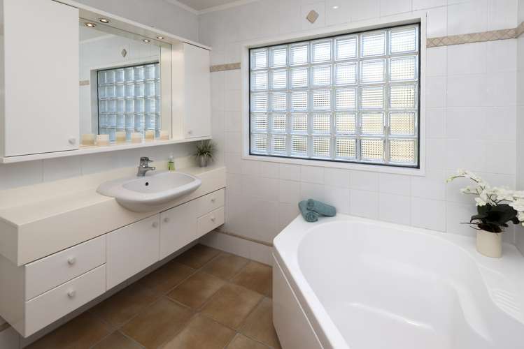 77 Fisher Parade Sunnyhills_18