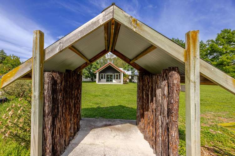 58, 58a 58b White Road Otane_24