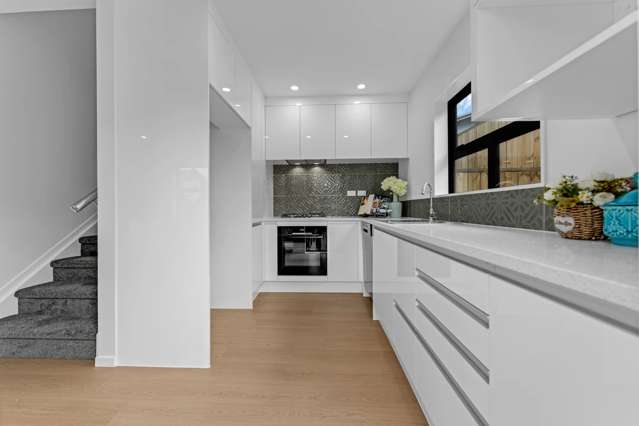 1/163 Bradbury road Botany Downs_3