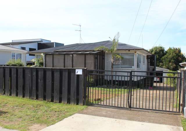 Spacious Three-bedrooms Home in Manurewa
