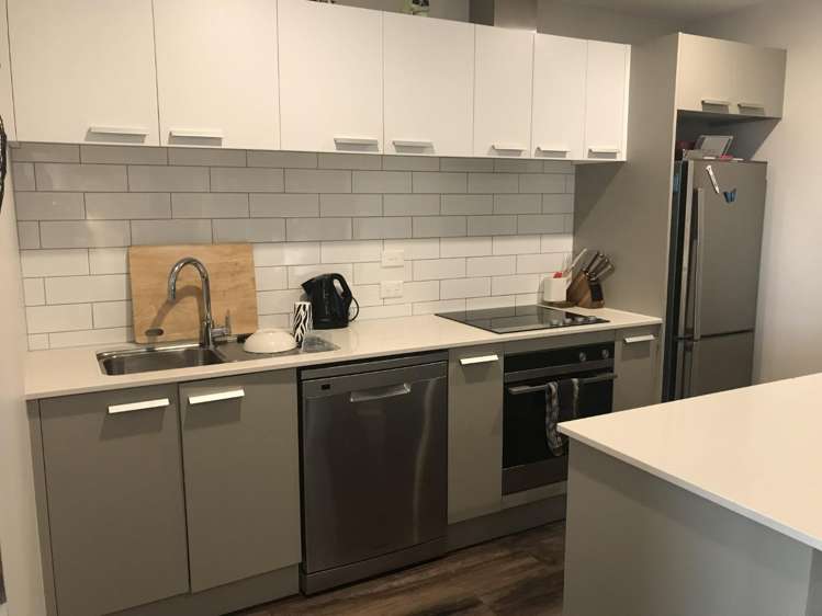 408/23a-25 The Pines, Bute Road 1607_3