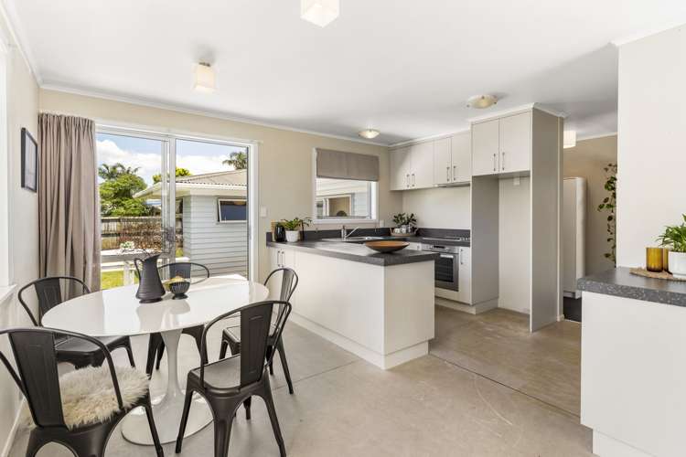 6 Brennan Avenue Te Atatu Peninsula_5