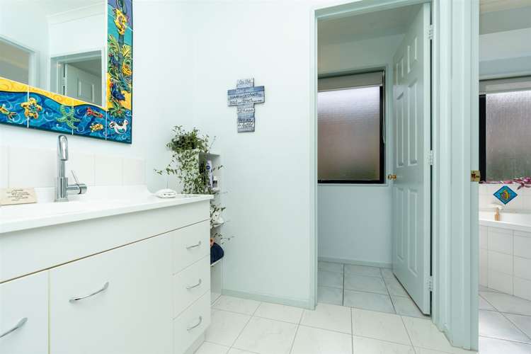 103 Dixon Road Glenview_13