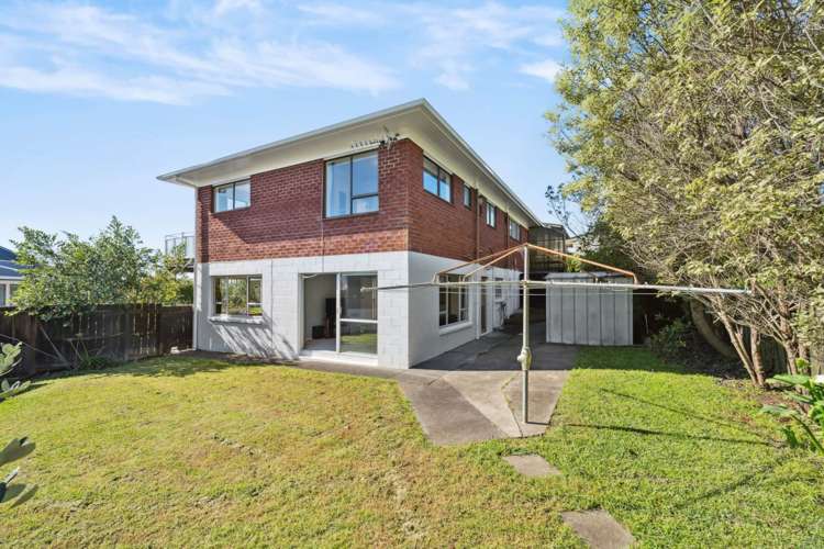 8 Ian Place Glendene_21