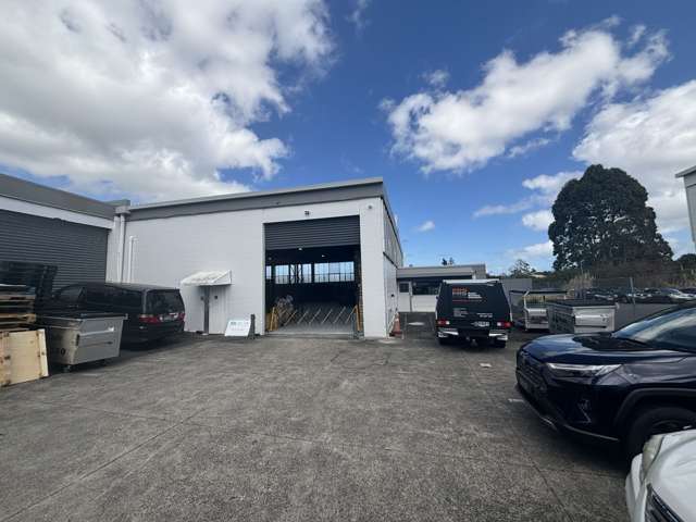 Excellent Warehouse/Office Ratio - Pakuranga