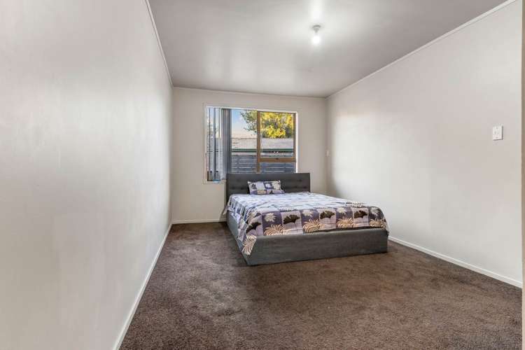 2/41 Challen Close Conifer Grove_9