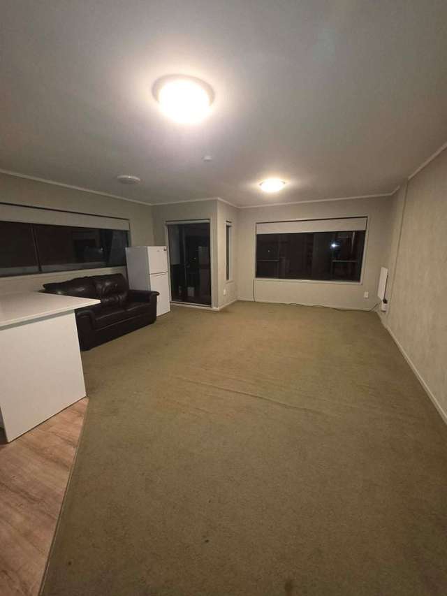 Modern 2-Bedroom Unit in Birkdale