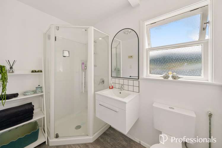13 Main Road Wainuiomata_14