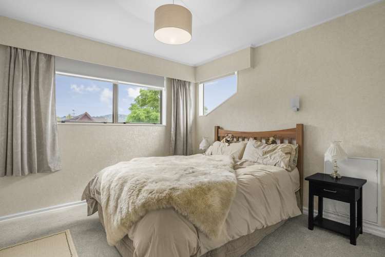 52 Mcenroe Grove Naenae_16