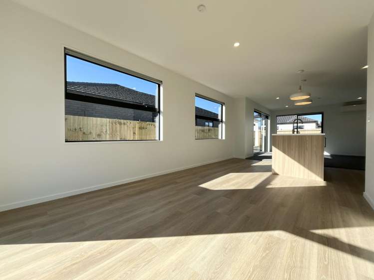 18 Rita Angus Road 10145_4