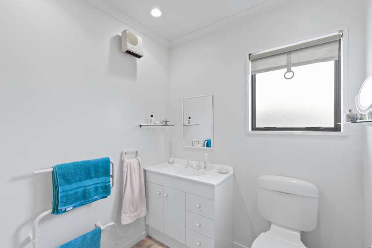 2/94a Coronation Road Hillcrest_11