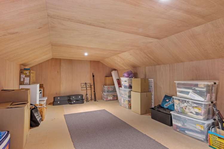 10 Furl Close Pyes Pa_11