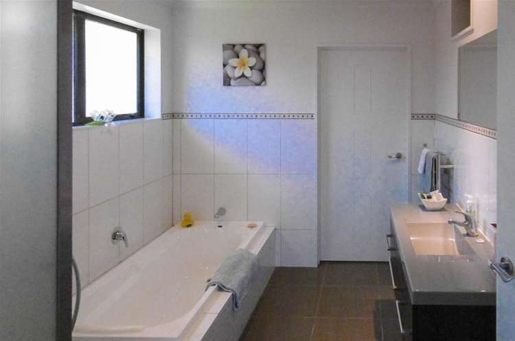 191 Waikawa Road Waikawa_16