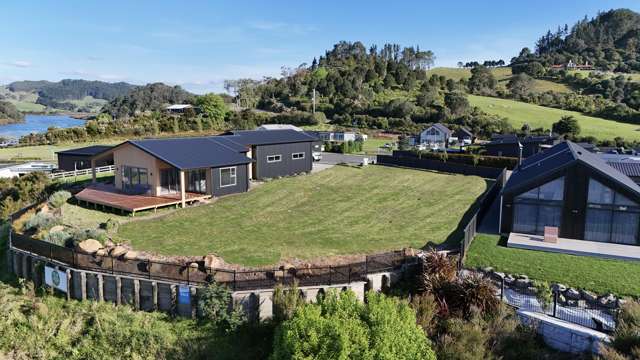 Titled elevated section with Sea views