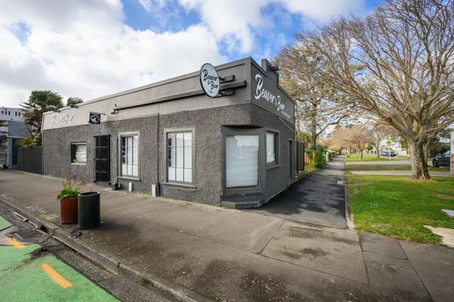 Iconic Corner Cafe/Restaurant