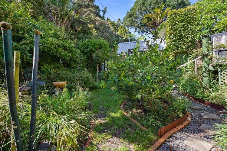 8 Valley View Road Titirangi_19