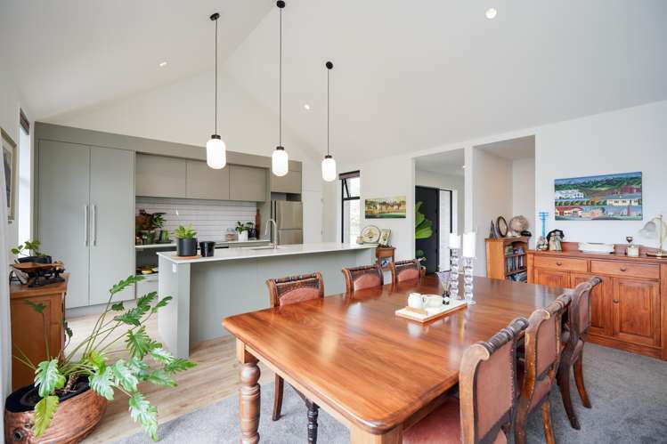 177 Queens Drive Richmond_13