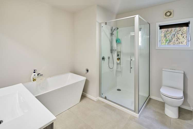 5 Rangiuru Road, Mahina Bay Eastbourne_28