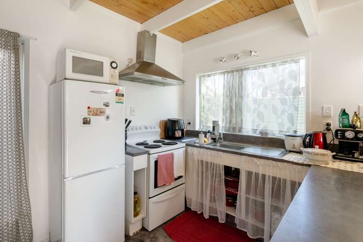 52 Henderson Crescent Parkvale_12