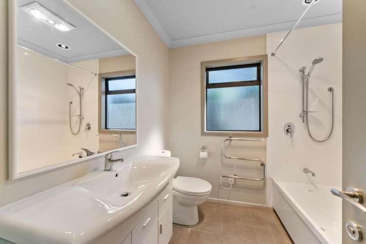 1/1 The Moorings Two Mile Bay_21