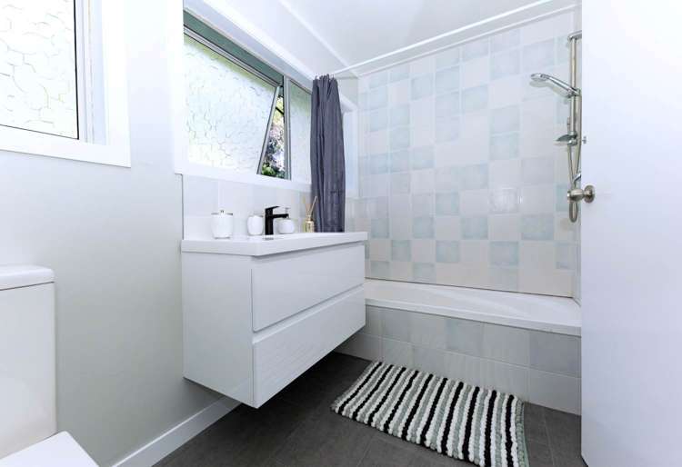 196 Glengarry Road Glen Eden_10