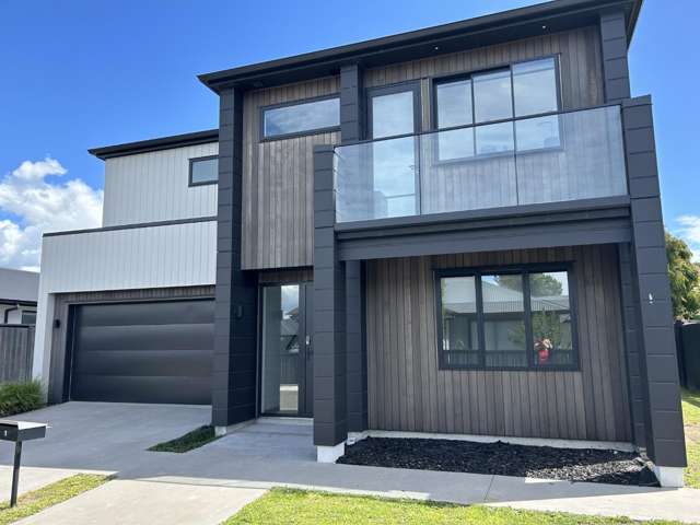 4 BEDROOMS  PAPAMOA BEACH