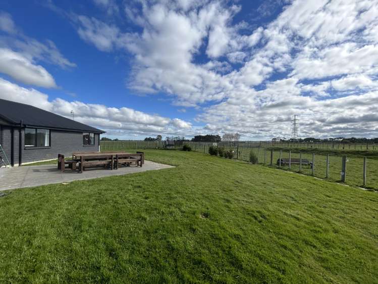 94 Reid Line East Feilding_16