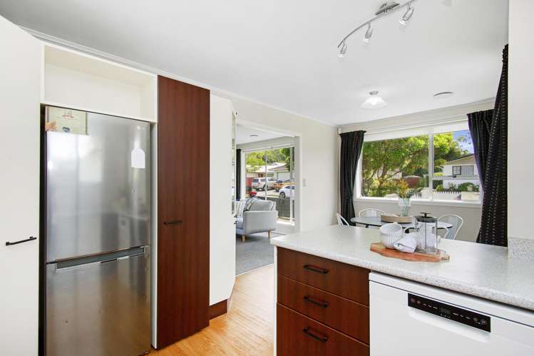 11 Karamea Grove Wainuiomata_5